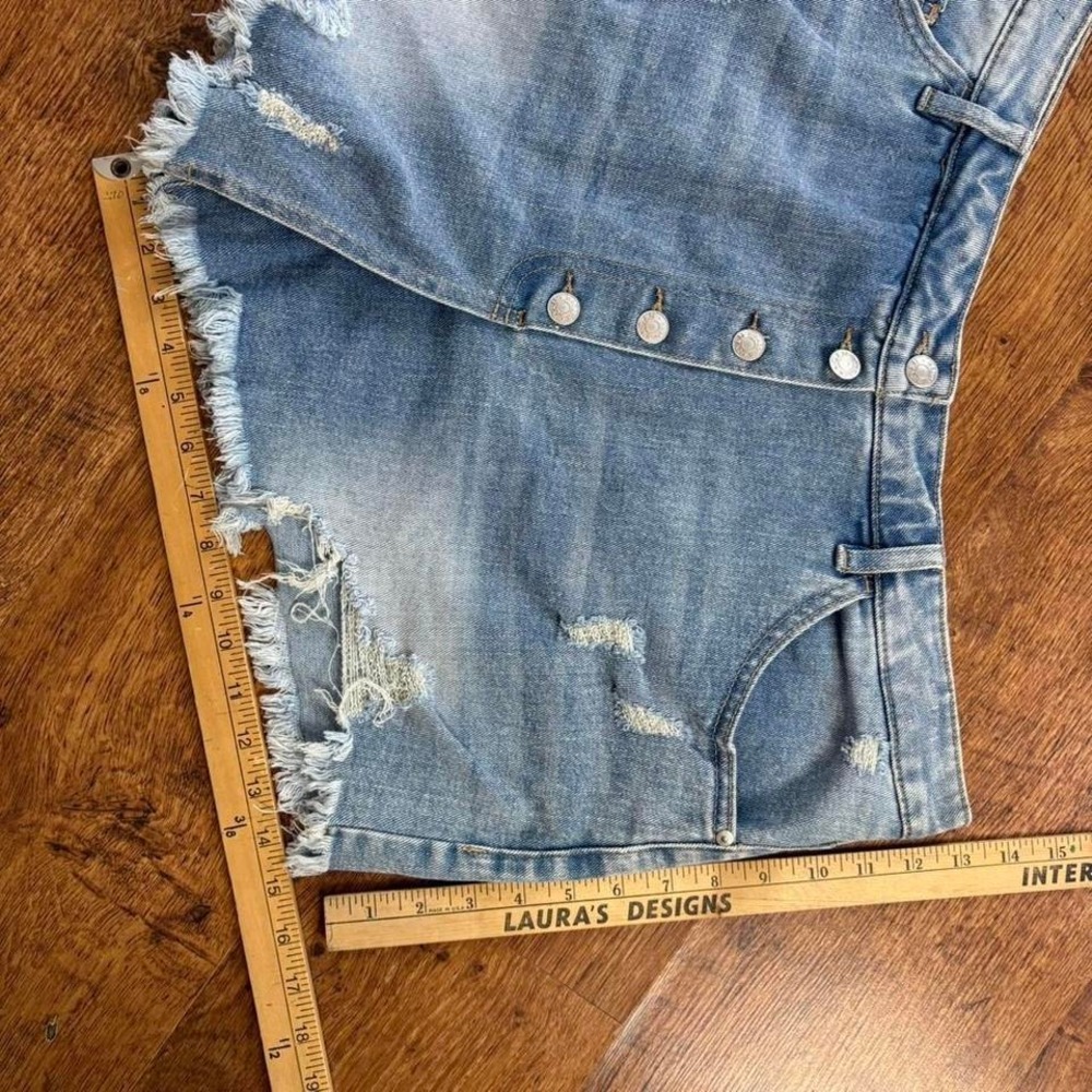 Madden NYC Blue Distressed Denim Shorts Butterfly Button Front Flap Size 21 - Picture 7 of 8